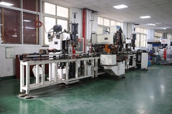 Automatic spot welding machine